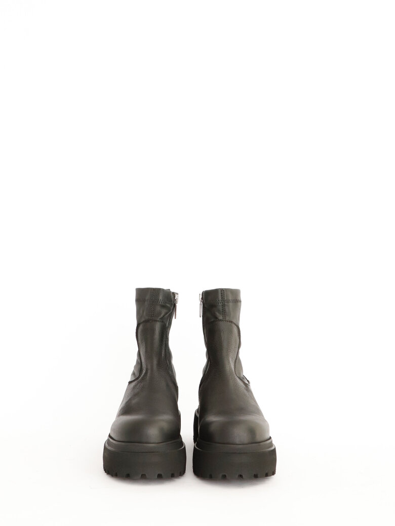 Lofina - Short boot with stretch skin and zipper