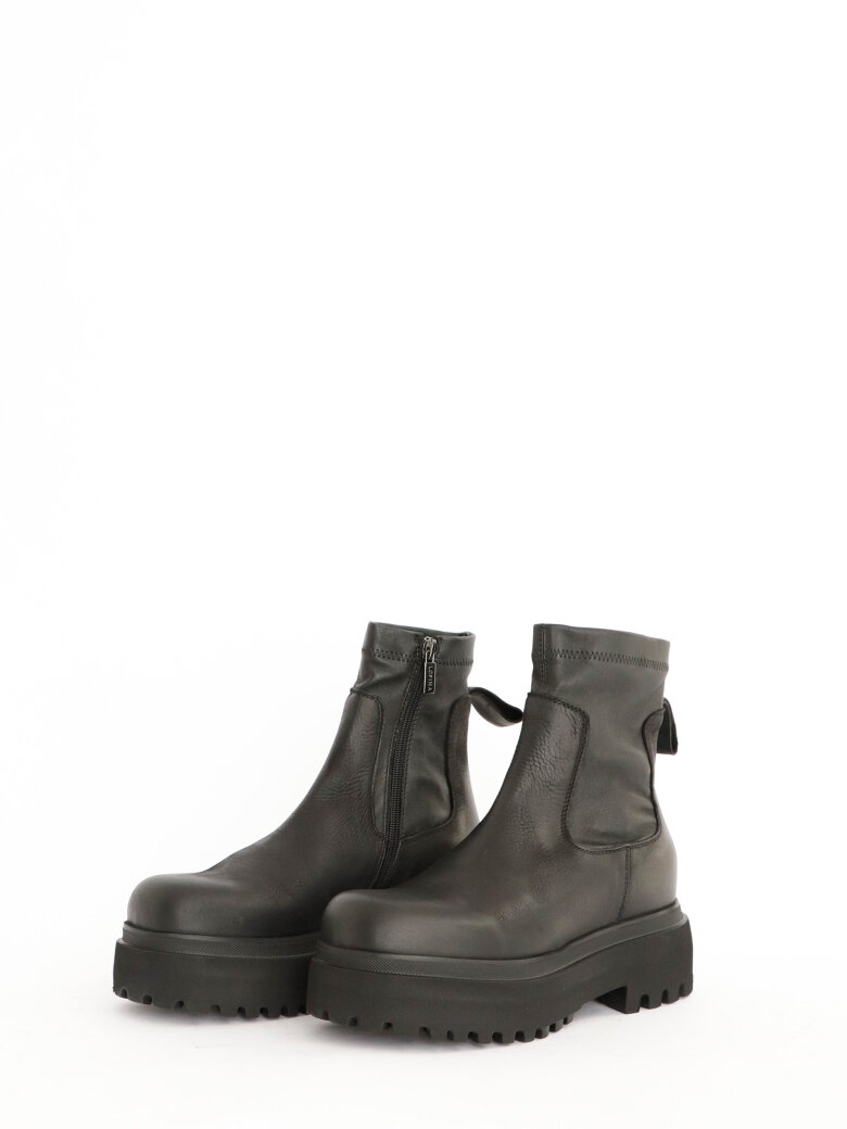 Lofina - Short boot with stretch skin and zipper