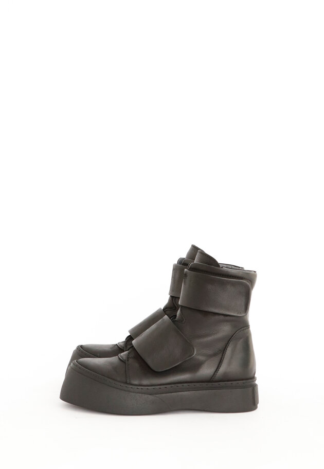 Lofina - Boot with double velcro closure