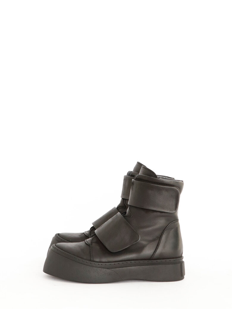 Lofina - Boot with double velcro closure