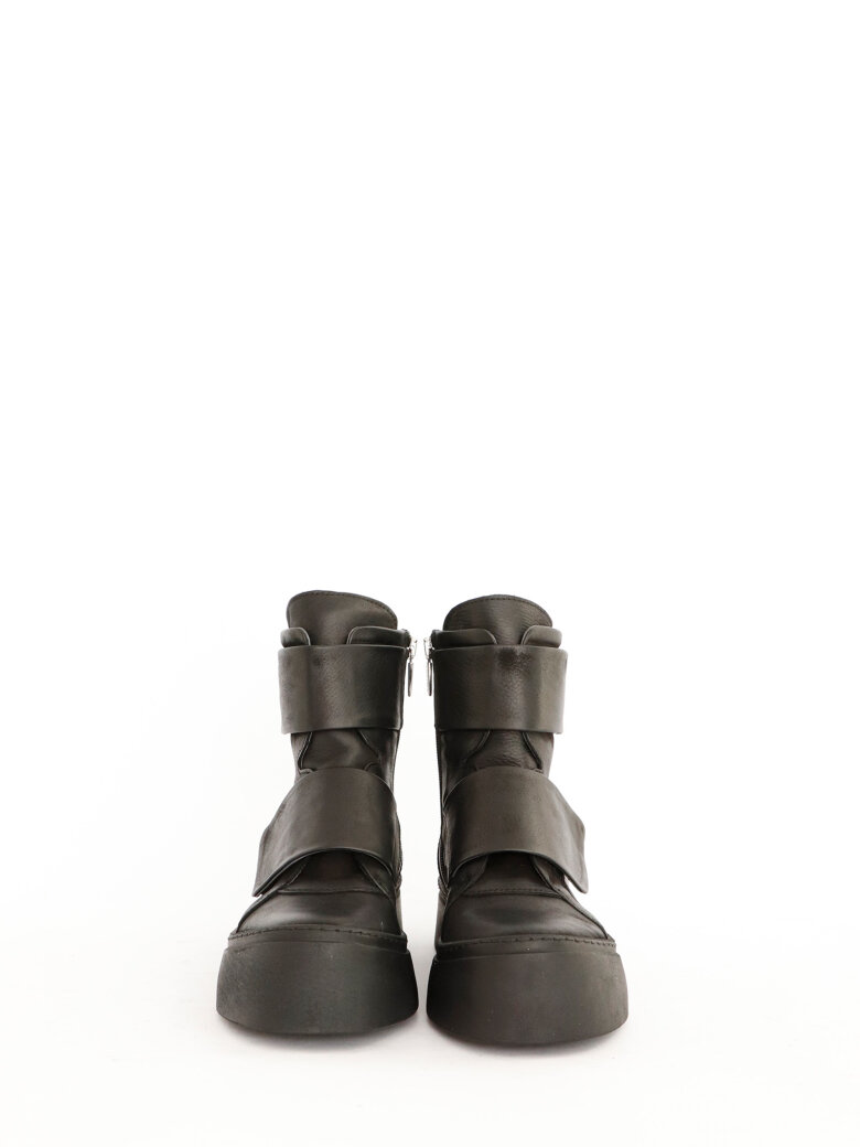 Lofina - Boot with double velcro closure