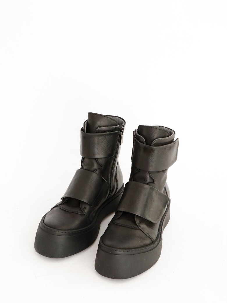 Lofina - Boot with double velcro closure