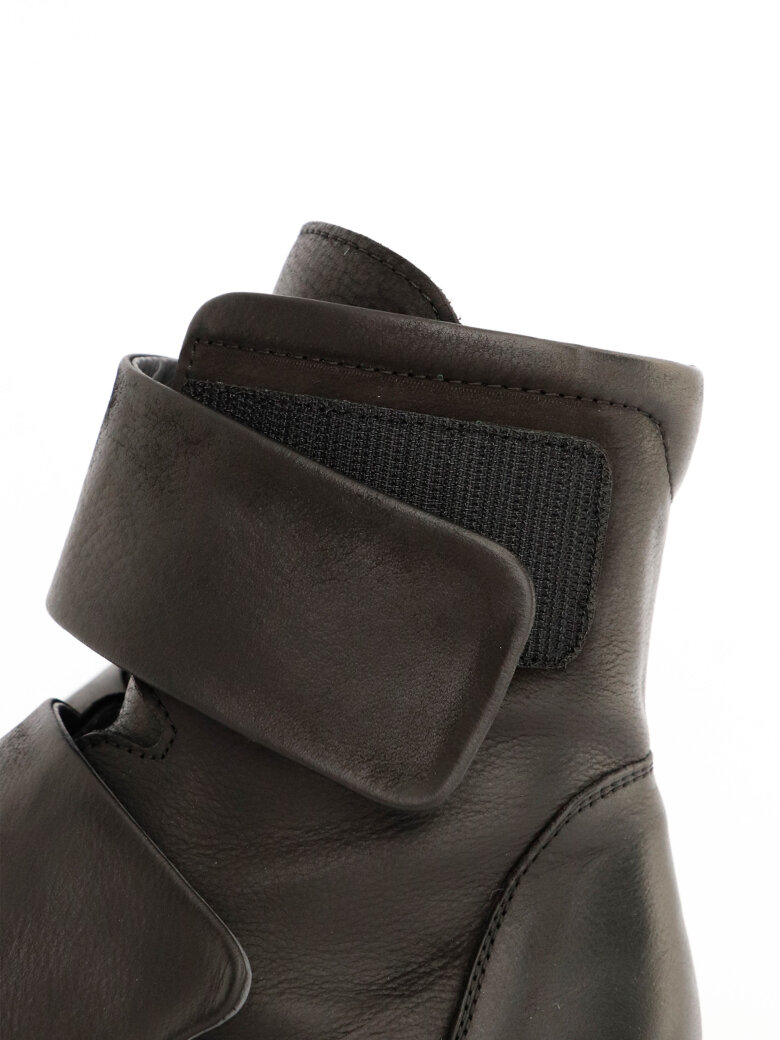 Lofina - Boot with double velcro closure