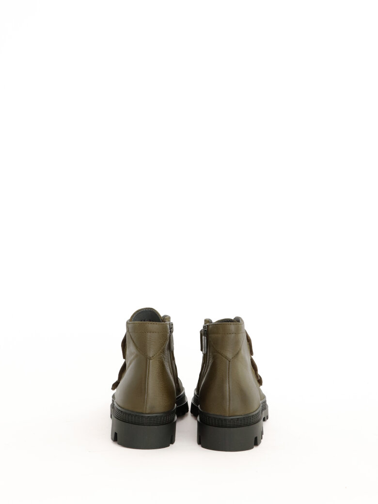 Lofina - Short boot with velcro