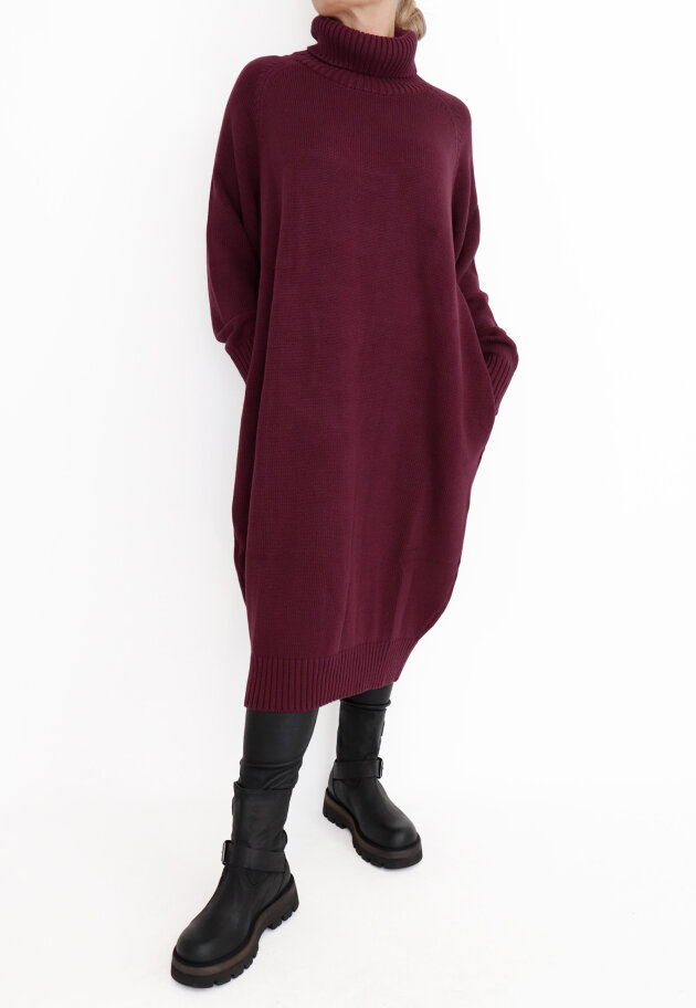 Sort Aarhus - Turtle neck dress in cotton