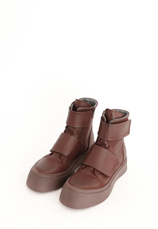 Lofina - Boot with double velcro closure