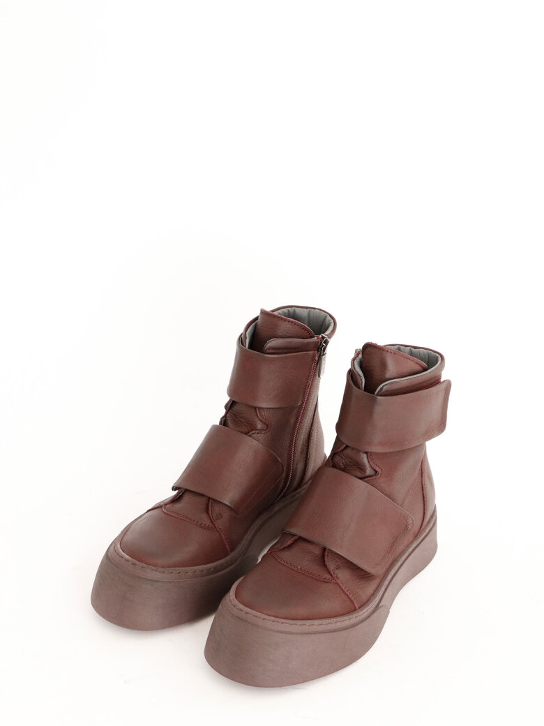 Lofina - Boot with double velcro closure