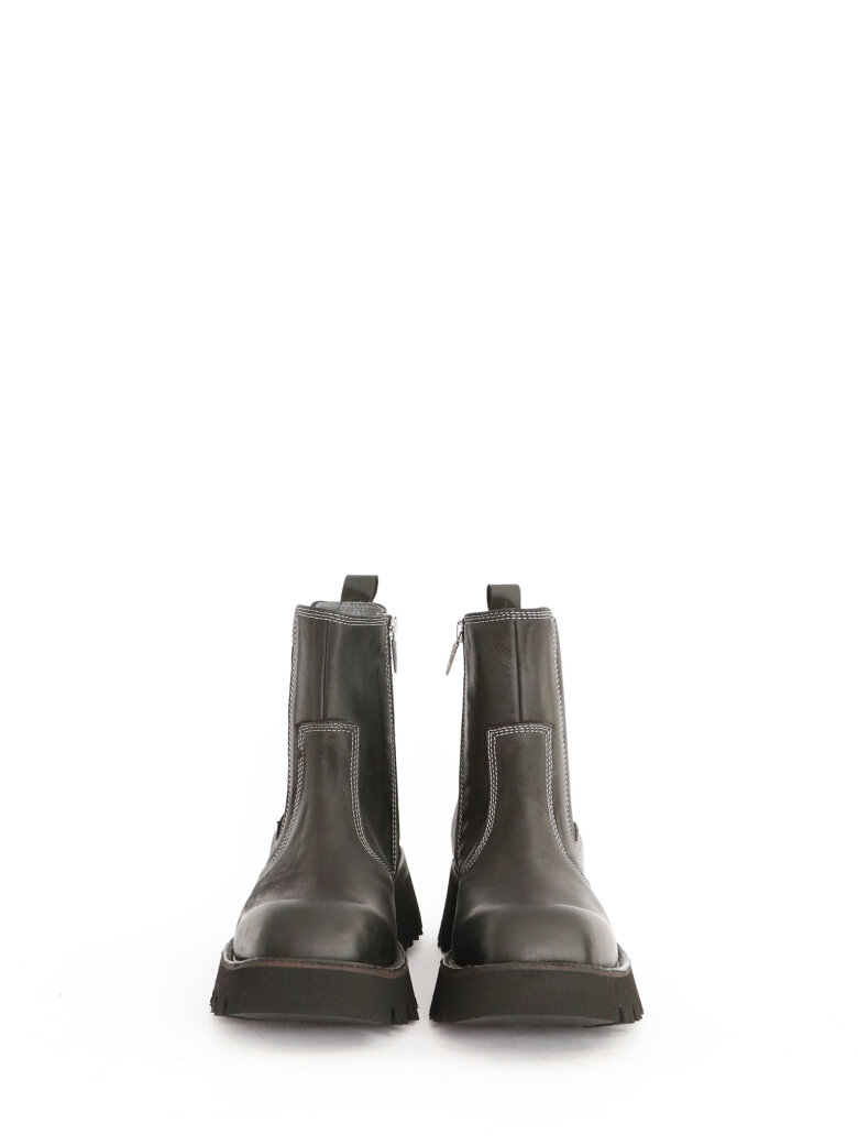 Lofina - Chelsea boot with raw stitchings