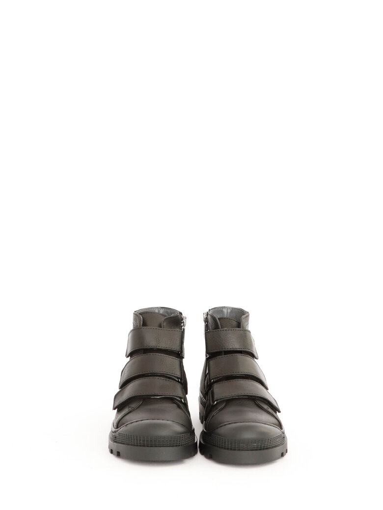 Lofina - Short boot with velcro and rubber sole