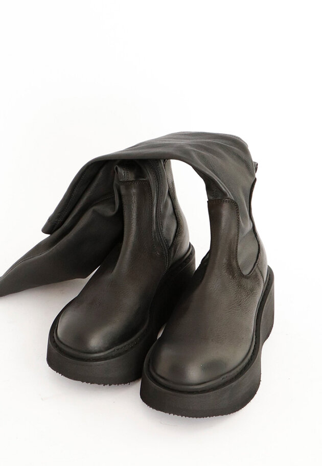 Lofina - Long boot with zipper and stretch skin