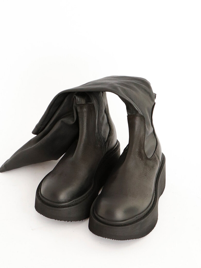 Lofina - Long boot with zipper and stretch skin