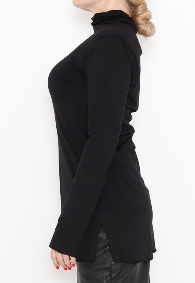 Sort Aarhus - Blouse in organic cotton with turtle neck