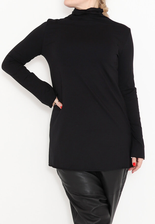 Sort Aarhus - Blouse in organic cotton with turtle neck