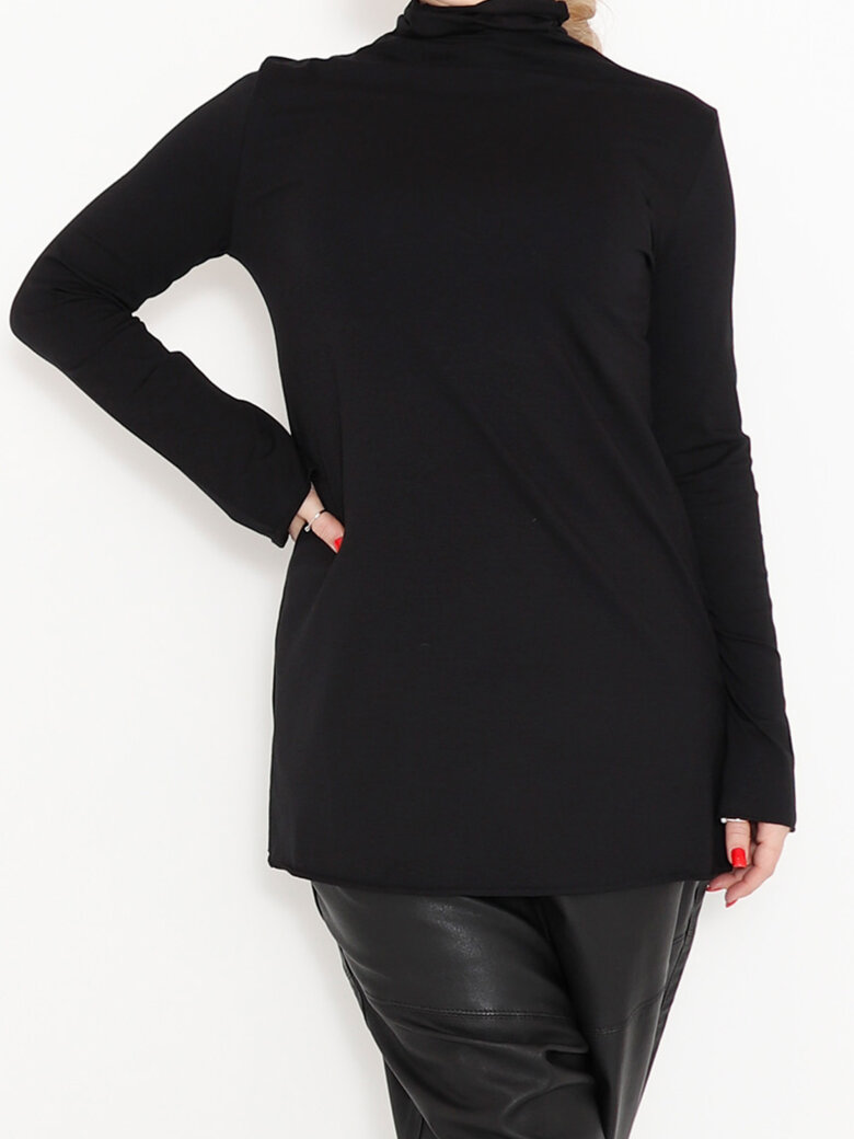 Sort Aarhus - Blouse in organic cotton with turtle neck