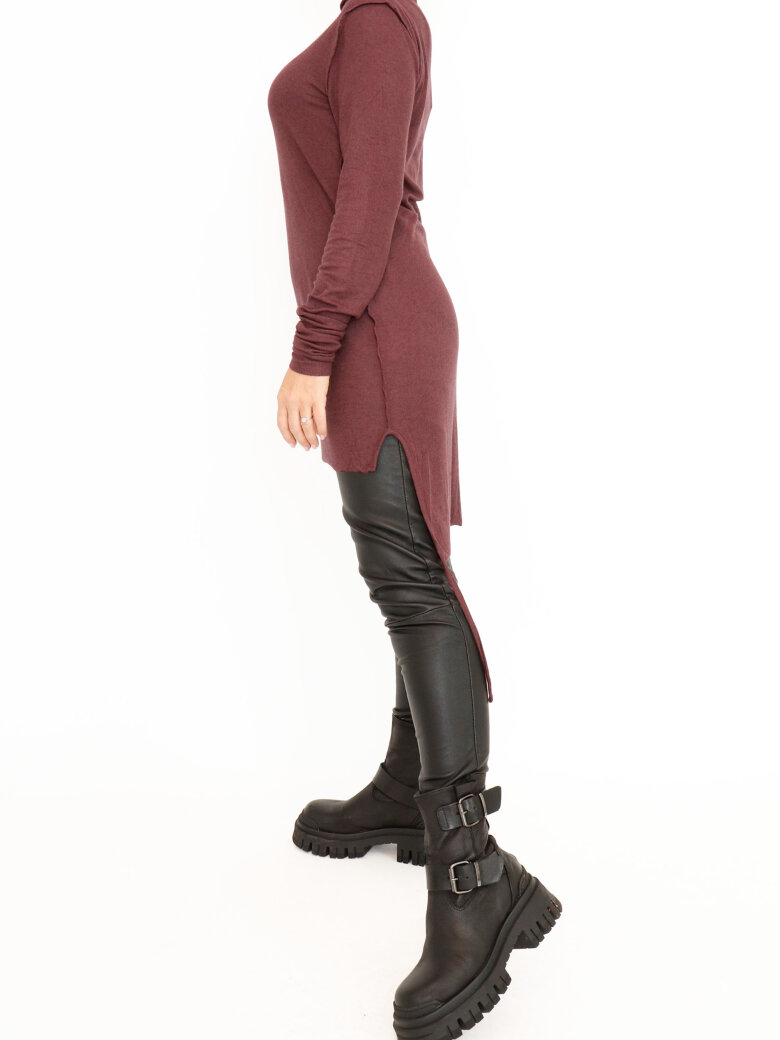 Sort Aarhus - Tight fit blouse in rib quality with high neck and long sleeves