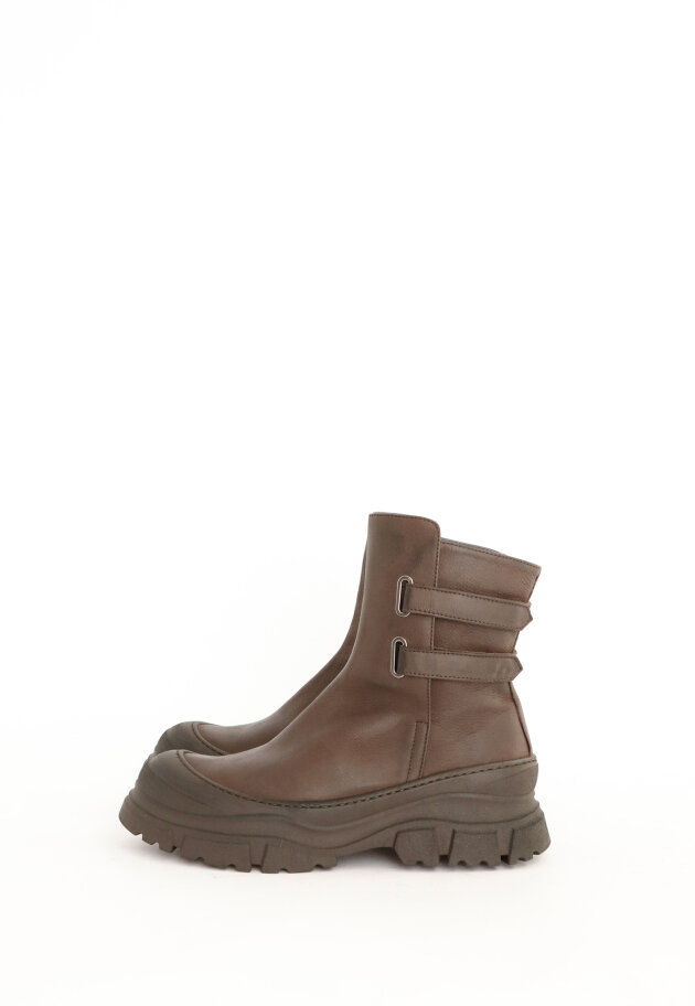 Lofina - Brown boots with velcro straps