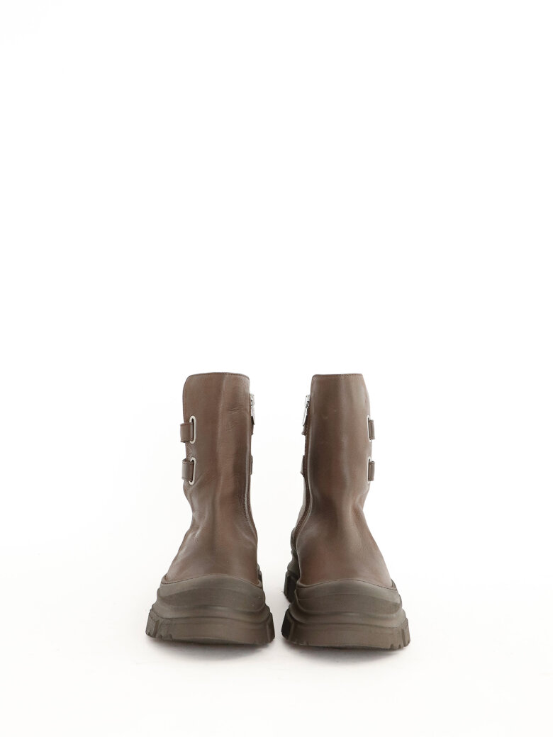 Lofina - Brown boots with velcro straps