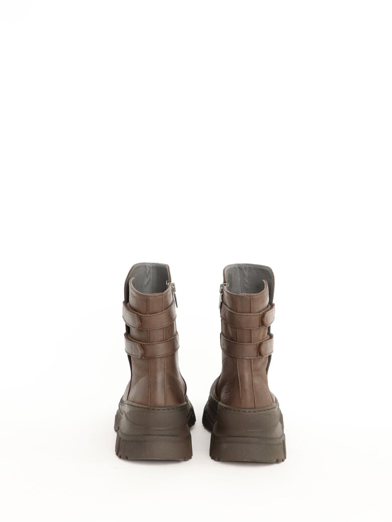 Lofina - Brown boots with velcro straps