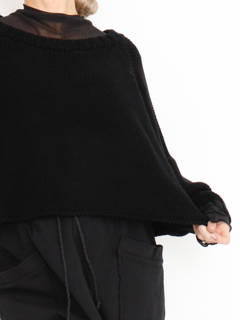 Sort Aarhus - Oversized cropped sweater in soft merino wool