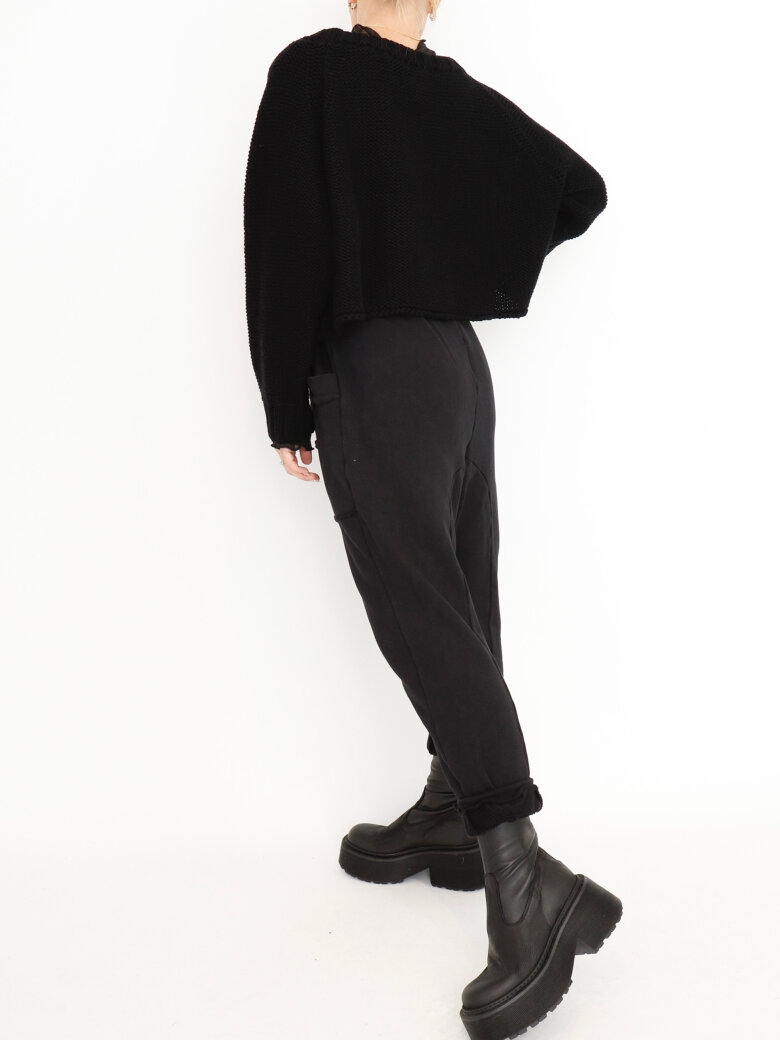 Sort Aarhus - Oversized cropped sweater in soft merino wool