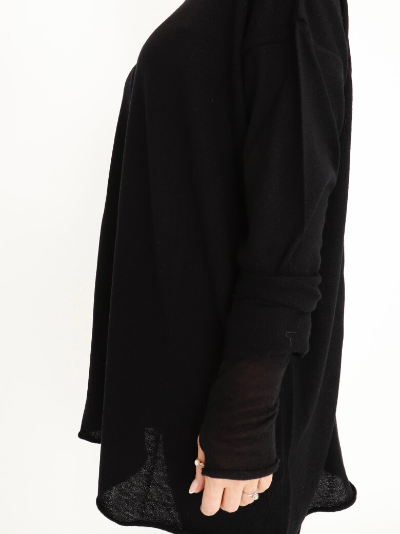 Sort Aarhus - Knitted oversize roll neck blouse in merino wool