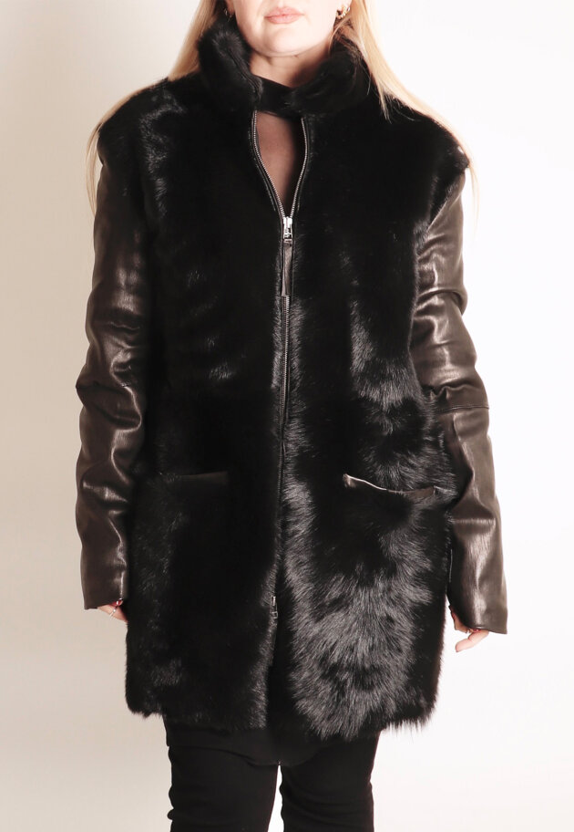 Sort Aarhus - Toscana Fur Jacket with Lambskin Sleeves