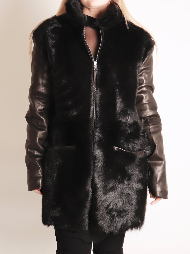 Sort Aarhus - Toscana Fur Jacket with Lambskin Sleeves