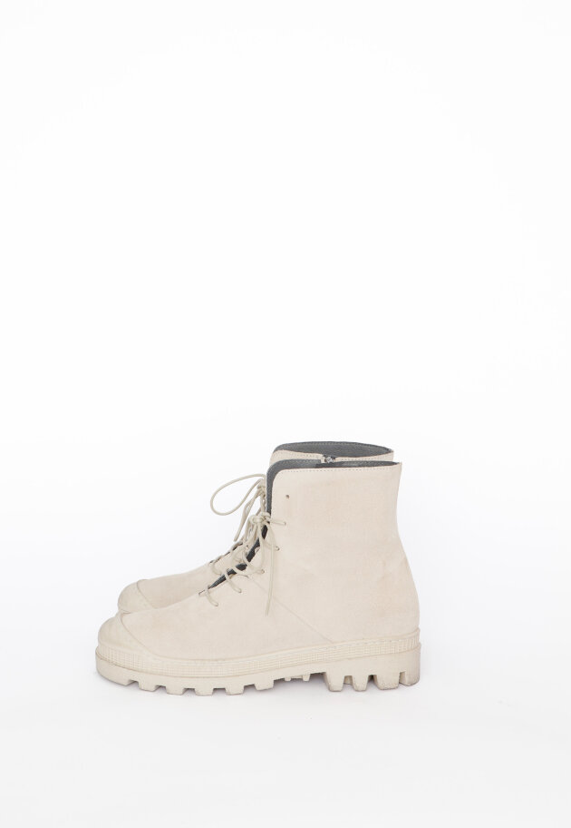 Lofina - Boot with laces and zipper.