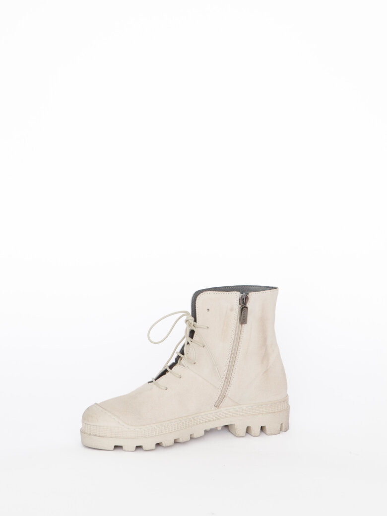 Lofina - Boot with laces and zipper.