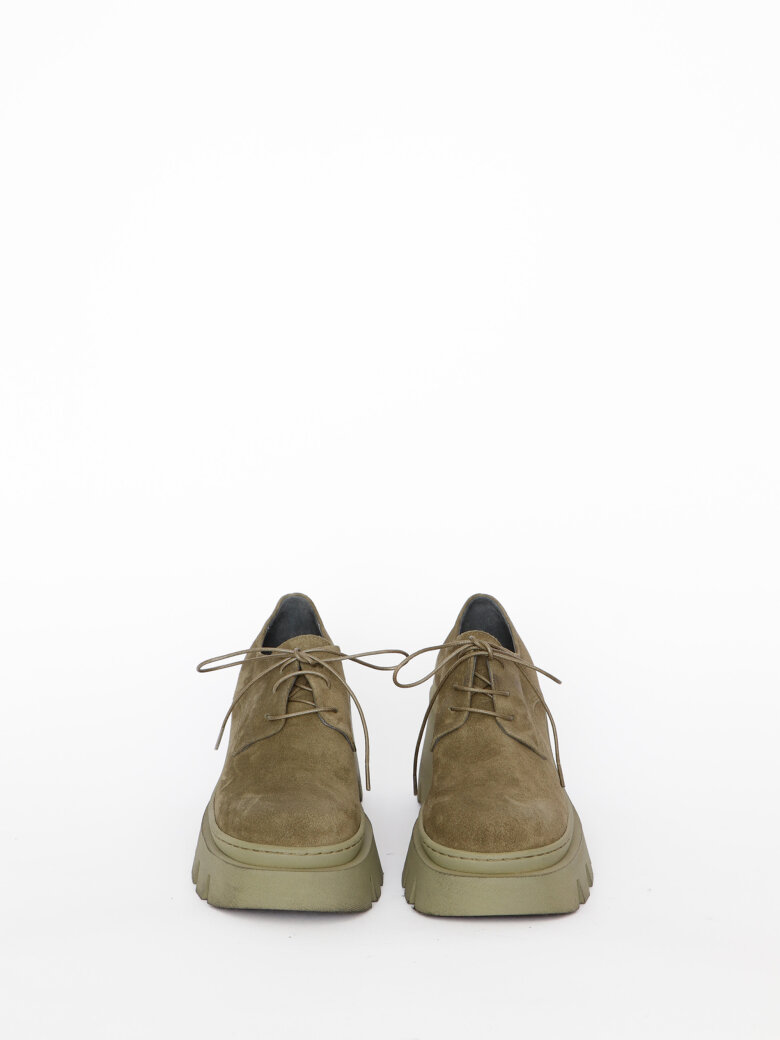 Lofina - Feminine shoe with laces.