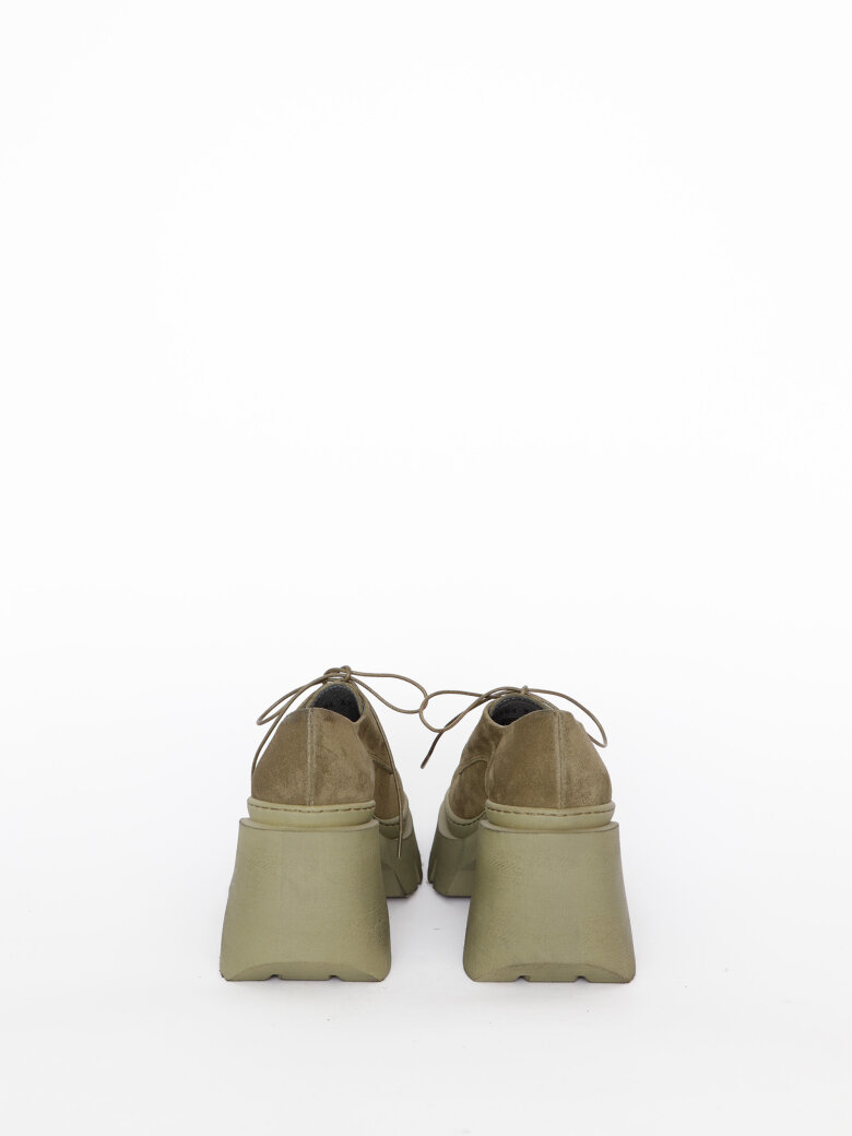 Lofina - Feminine shoe with laces.