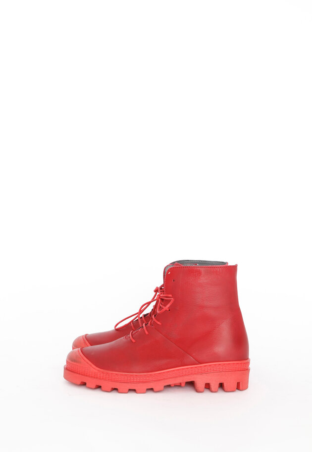 Lofina - Boot with laces and zipper.