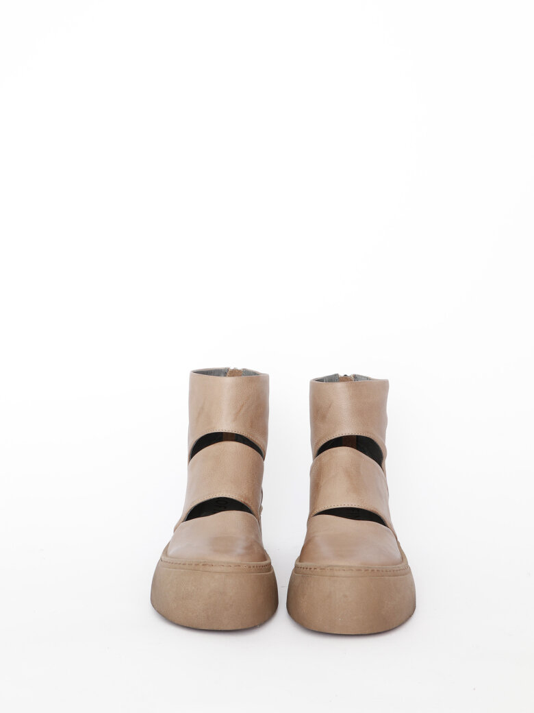 Lofina - Shoes with cut-out details.