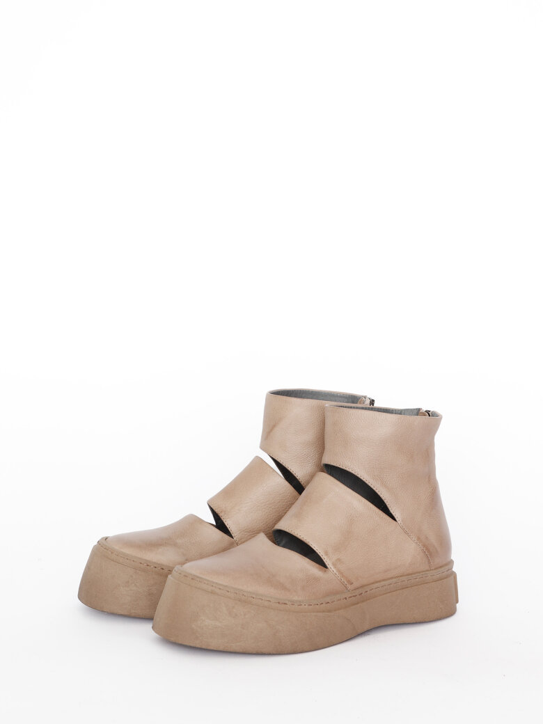 Lofina - Shoes with cut-out details.