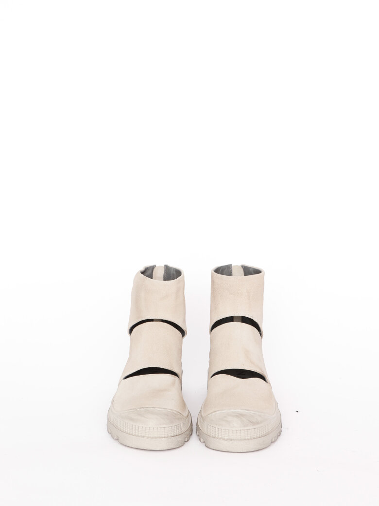 Lofina - Shoes with cut-out details.