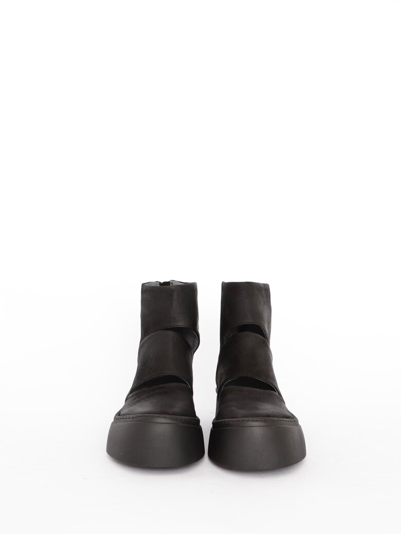 Lofina - Shoes with cut-out details.