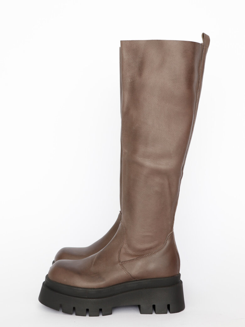 Lofina - Long boot with a zipper