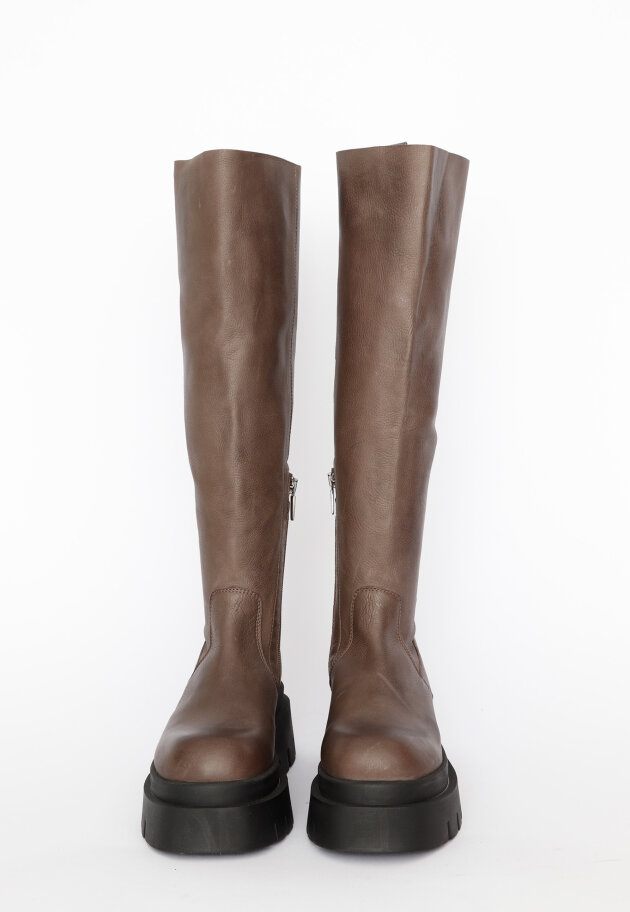 Lofina - Long boot with a zipper