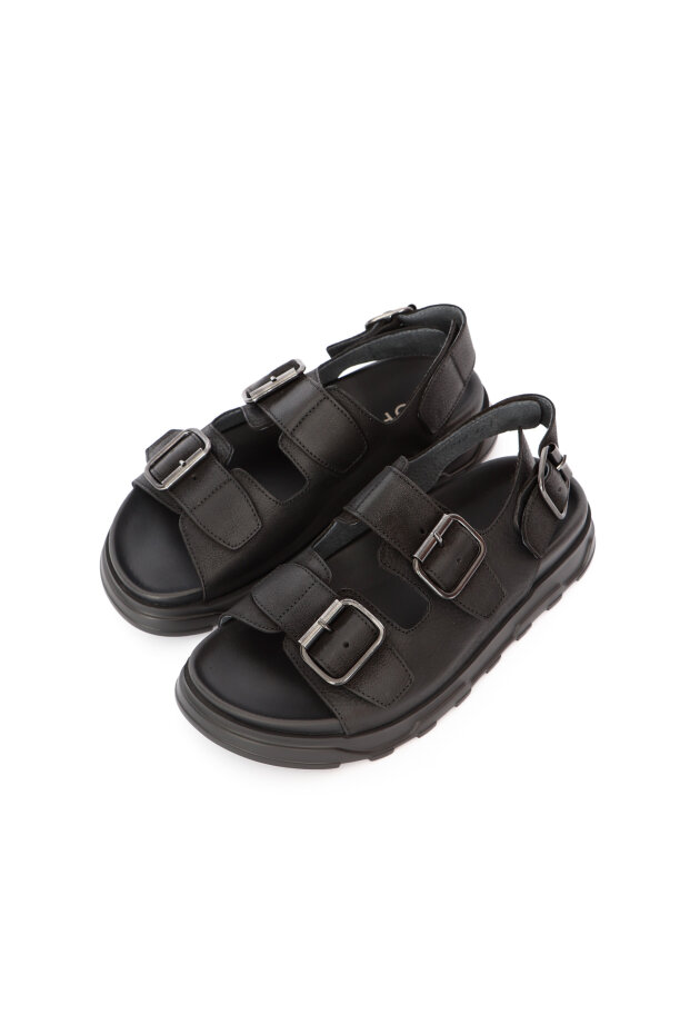 Lofina - Sandal with buckle closure.