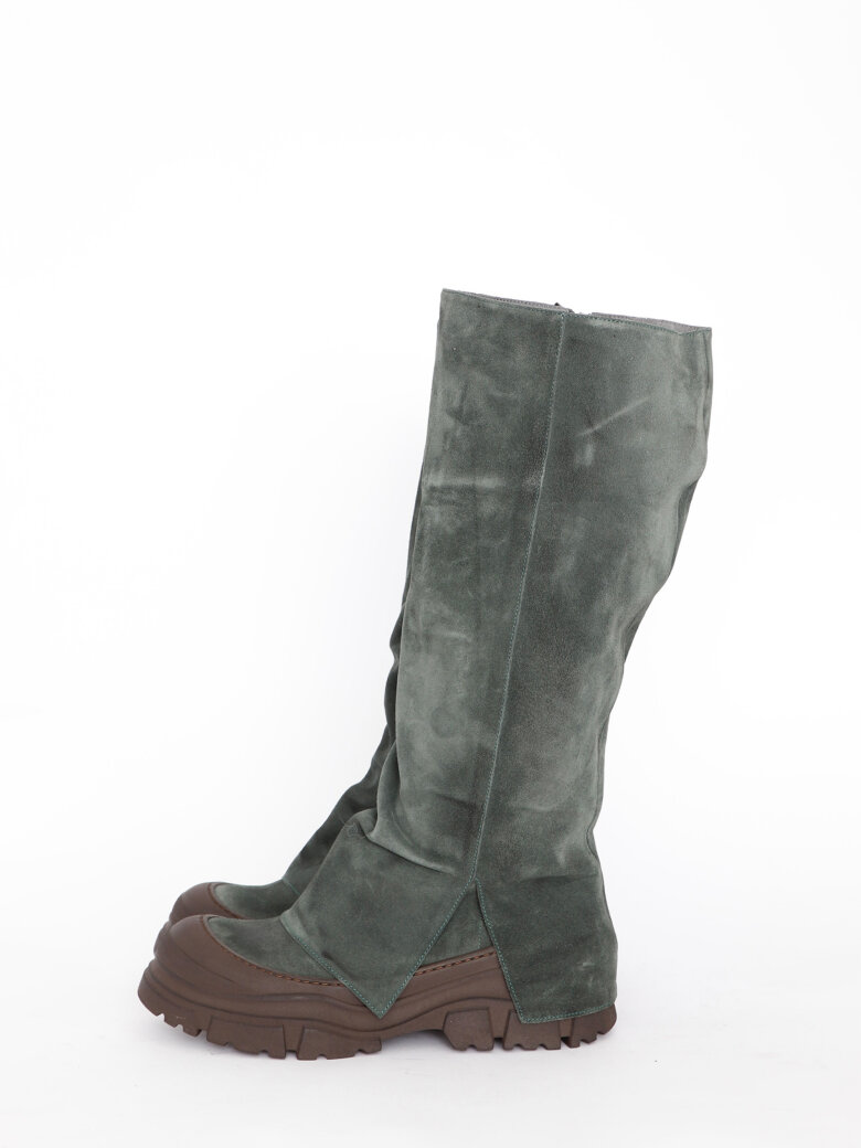 Lofina - Suede boot with a zipper.