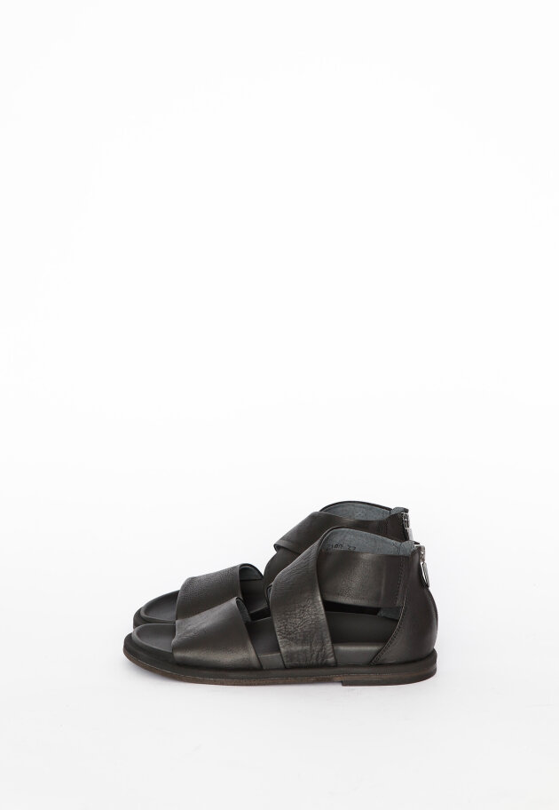 Lofina - Sandal with zipper and leather sole.