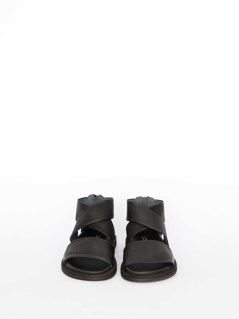 Lofina - Sandal with zipper and leather sole.