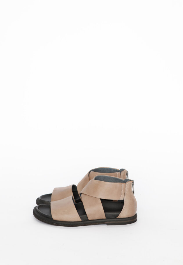 Lofina - Sandal with zipper and leather sole.