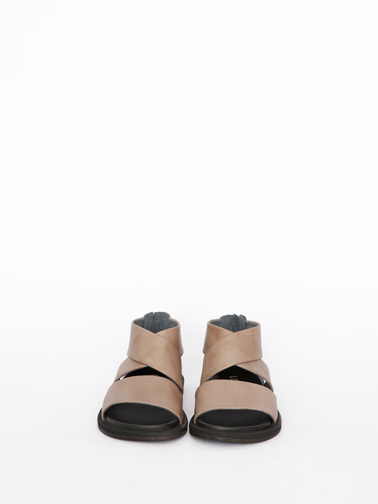 Lofina - Sandal with zipper and leather sole.