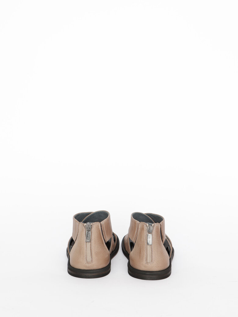 Lofina - Sandal with zipper and leather sole.