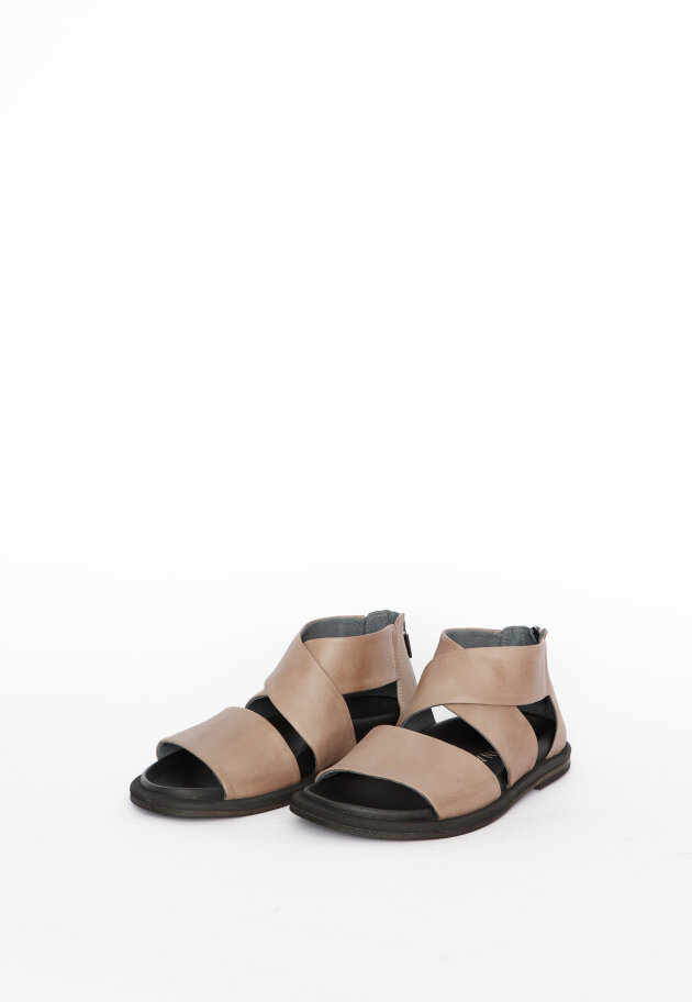 Lofina - Sandal with zipper and leather sole.