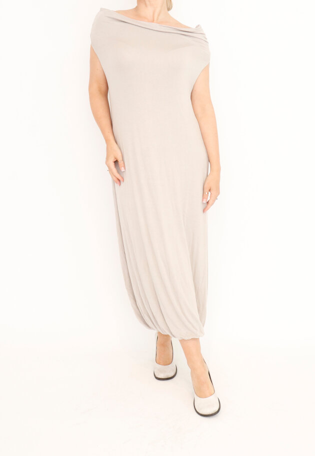 Sort Aarhus - Loosefit dress with off-shoulder neckline