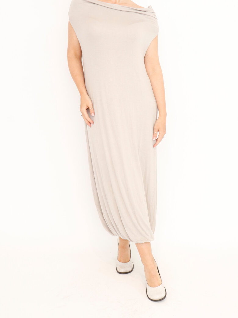 Sort Aarhus - Loosefit dress with off-shoulder neckline