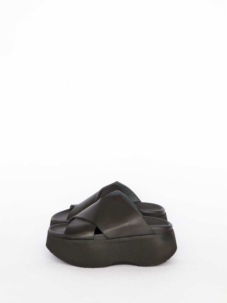 Lofina - Sandal with a chunky sole