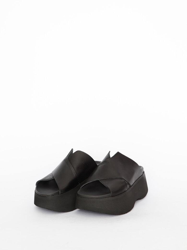 Lofina - Sandal with a chunky sole